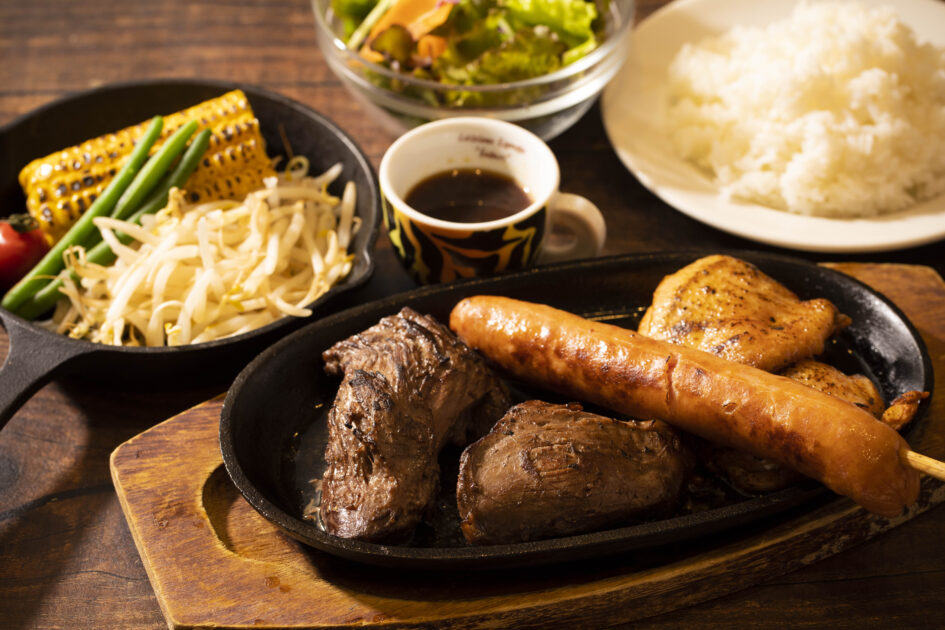 「ARIA.C」3種類の肉を豪快に味わえる、お腹も心も満たされる逸品！