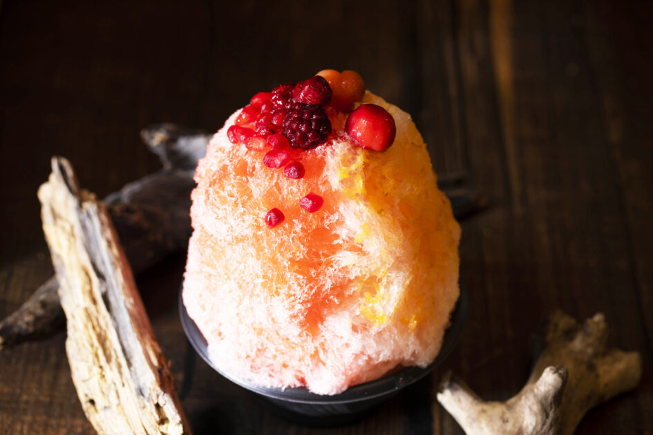 「白熊堂」特製REDフルーツをふんだんに使用した 天然かき氷。