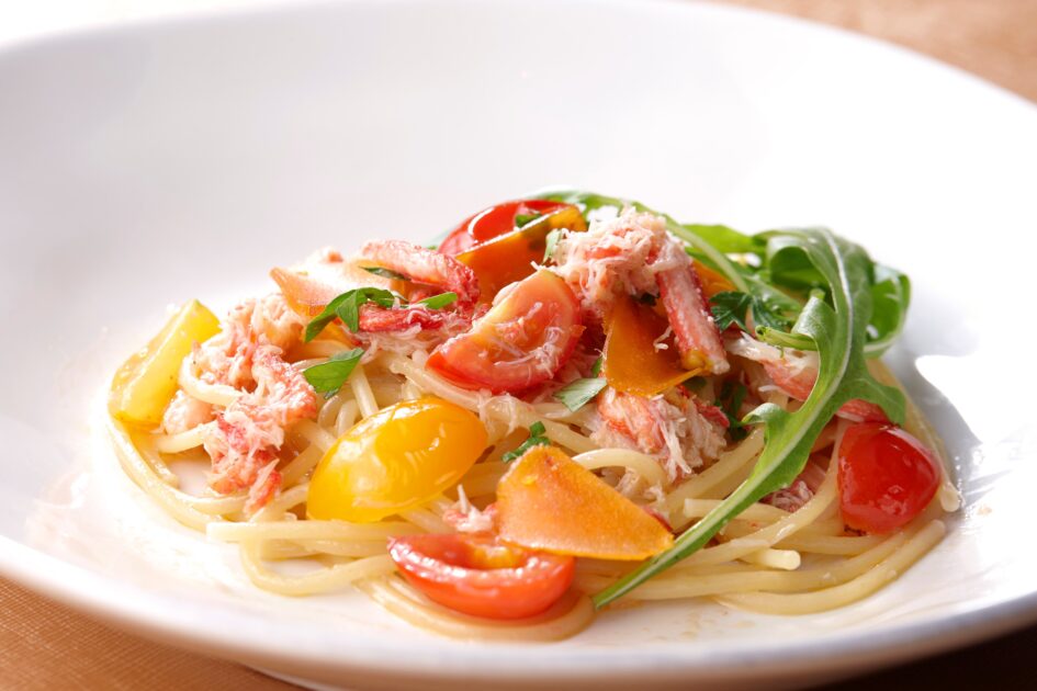 紅ズワイ蟹と2色トマトのスパゲッティ ～イタリア産カラスミを添えて～
