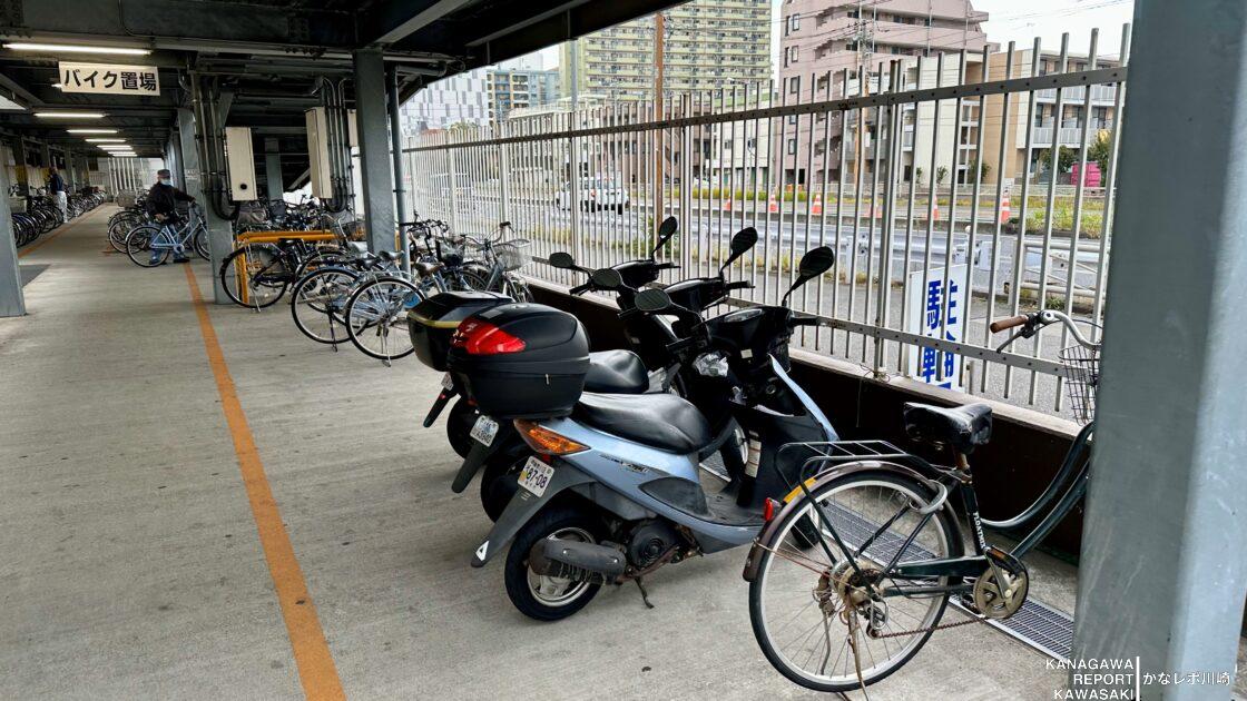 川崎競馬場の駐輪場(写真は第一駐輪場)のバイク置場