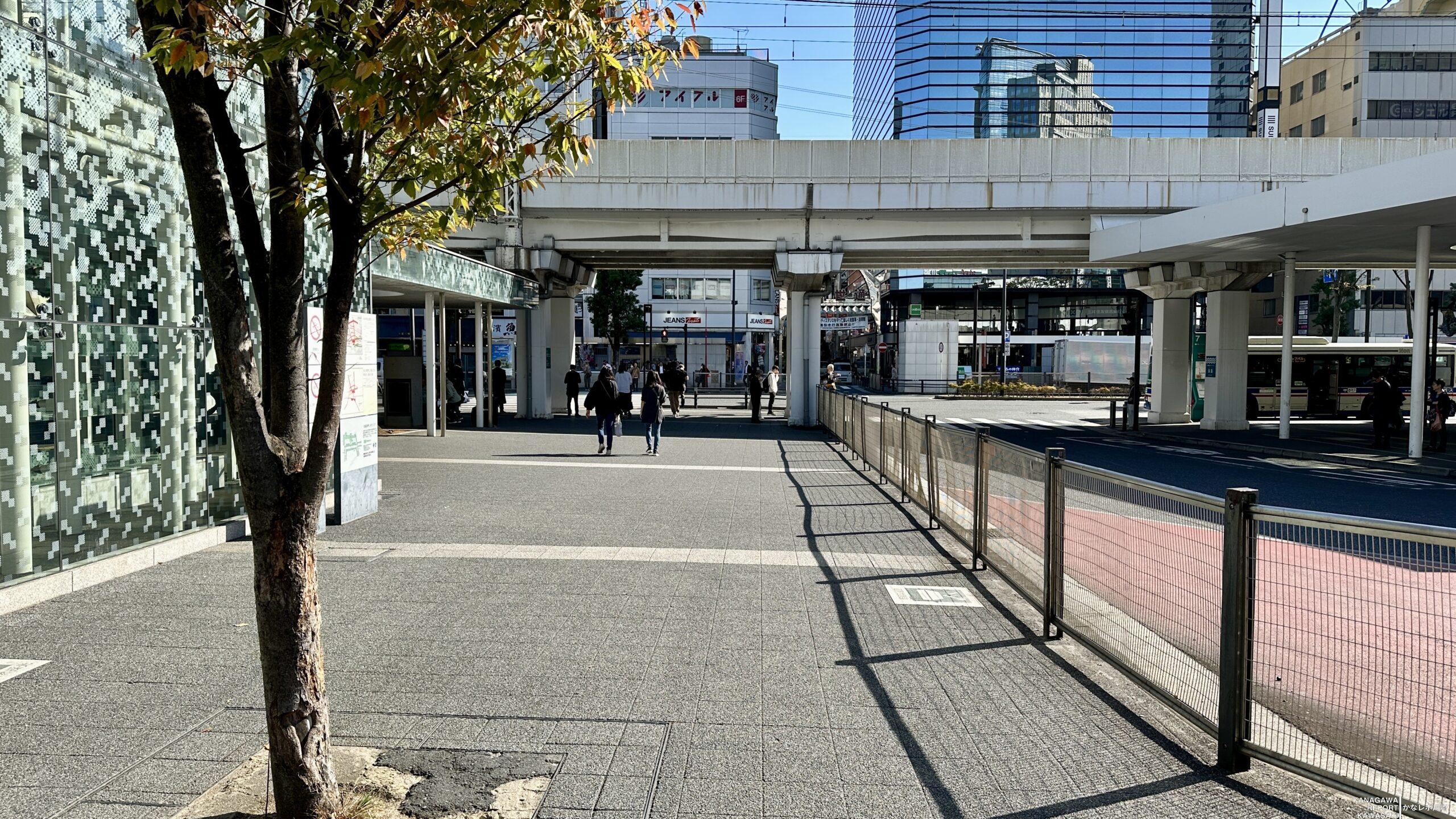 「京急高架橋」交差点付近